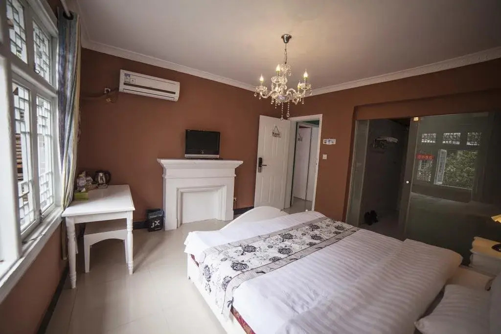 Fenghuang Slowly Time Inn