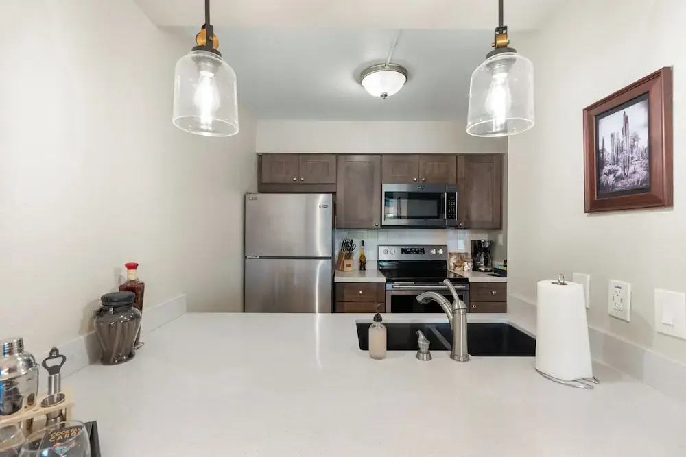 < 1 Mi to Fashion Square: Condo w/ Community Perks