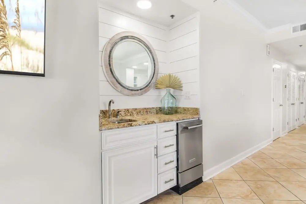 Enclave 401 Beachfront Tennis Stunning Views