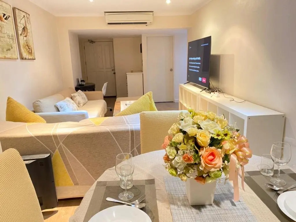 cozy apartment central bangkok 25th floor beautifull balcony