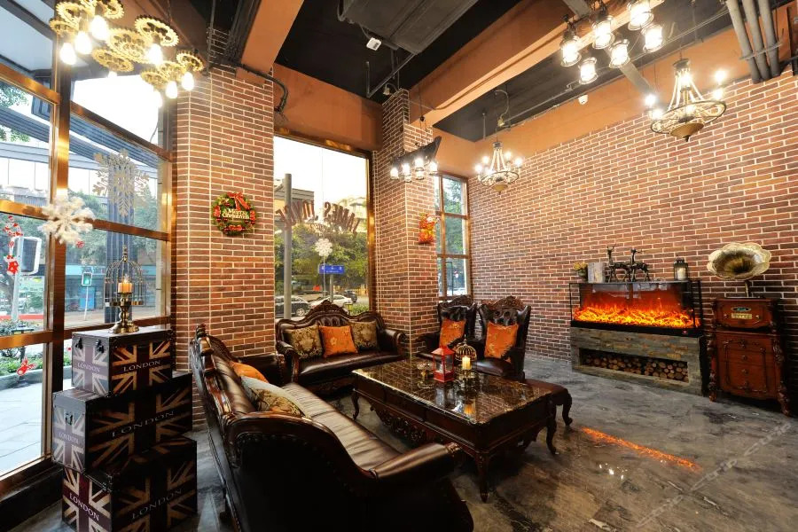 James Joyce Coffetel (Chengdu South Railway Station Airport Road)
