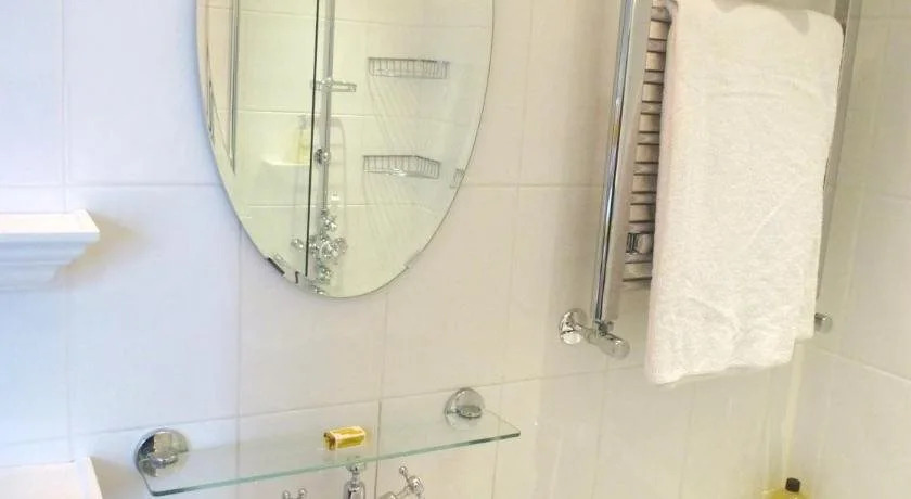 City Centre Luxury Holiday House with Outdoor Bath and Parking