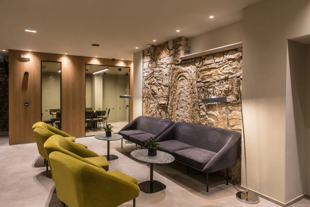 Petousis Hotel & Suites