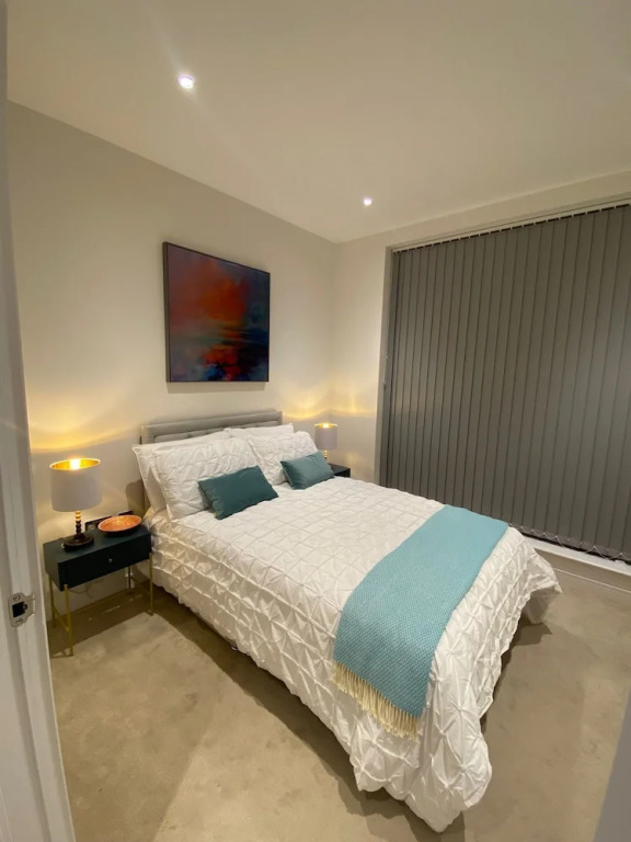 Marvelous 3 Bed Penthouse in Kewbridge