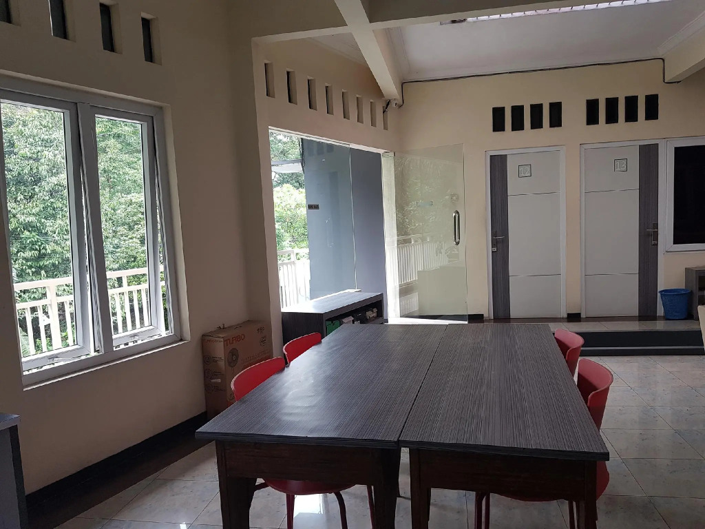 OYO 90188 Rotterdam Kediri Guest House