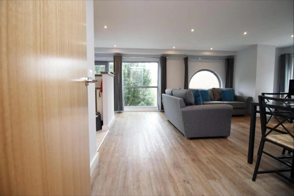 Lovely 2-bed Apartment in Swindon