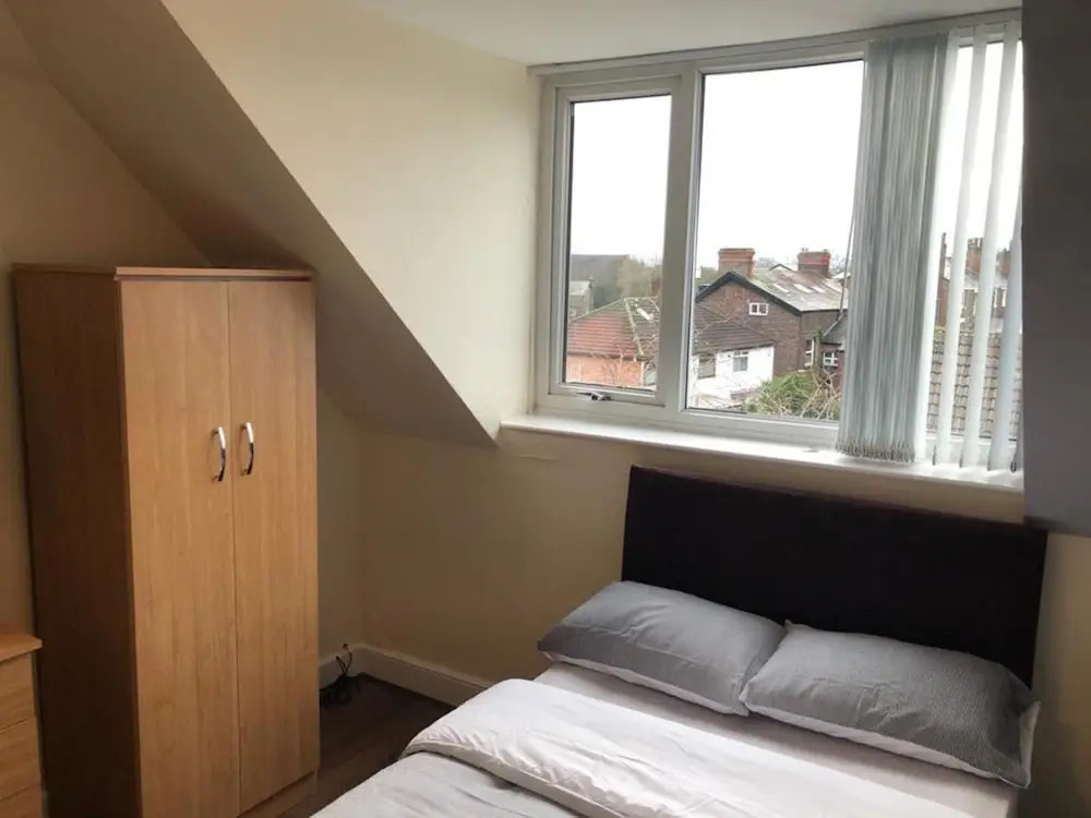 Large eight bedroom house