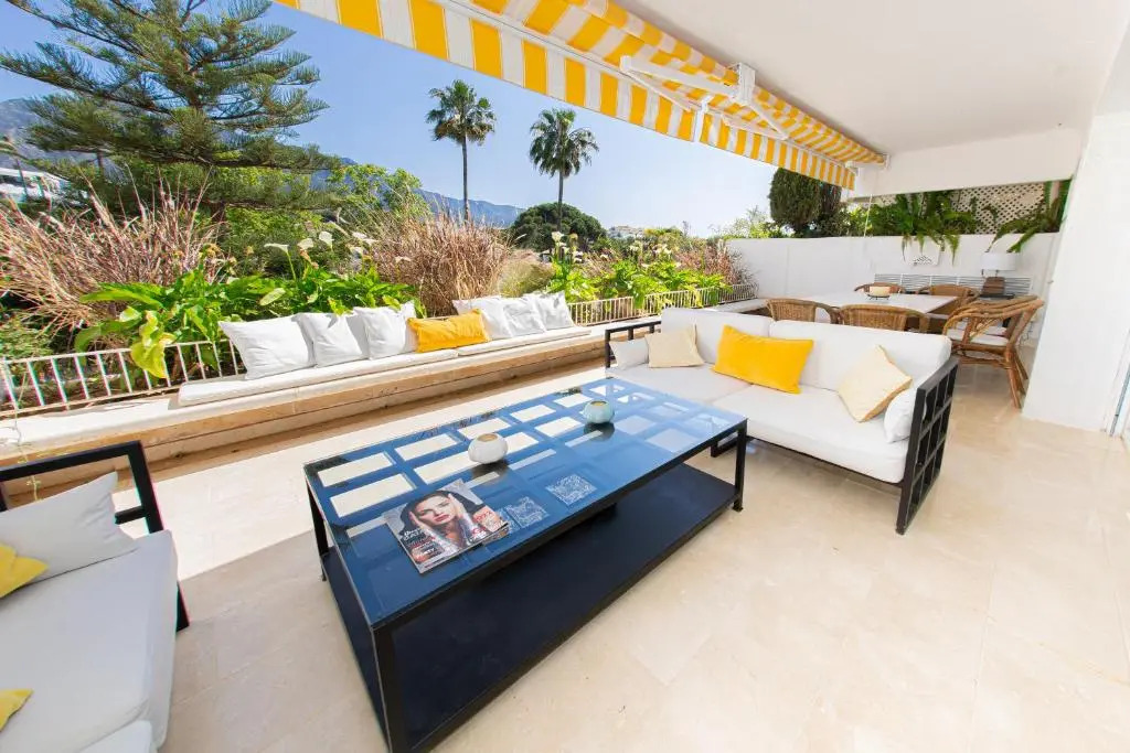 Beautiful 3BEDROOMS/2BATH/Golden Mile