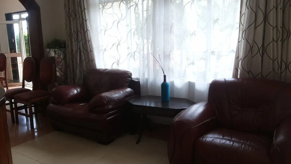RoseVilla Hotel