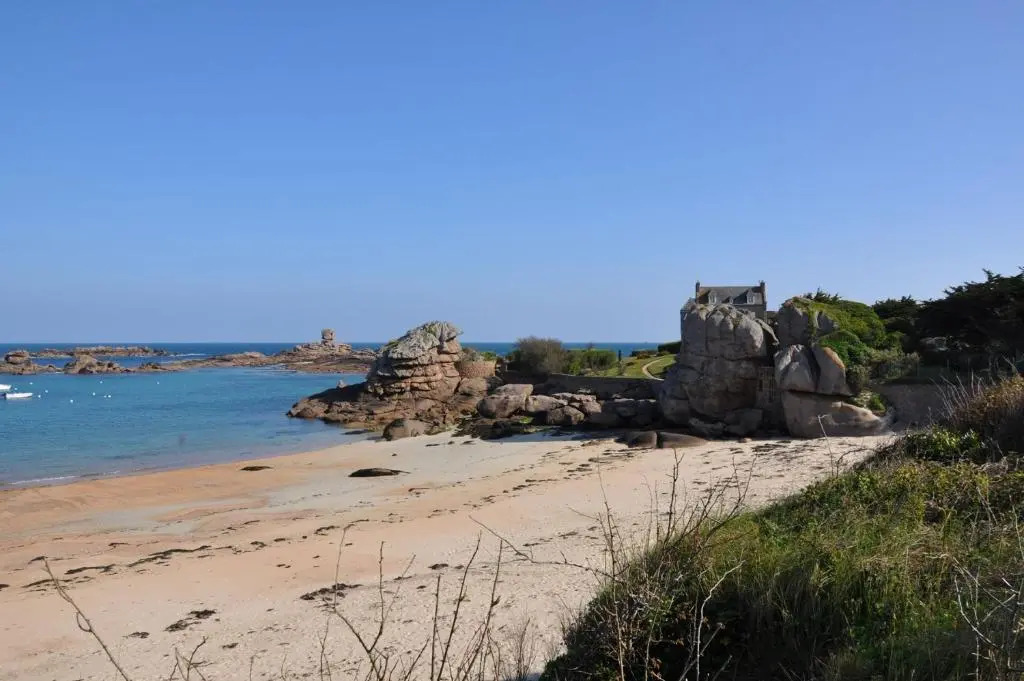 Appartement Avec Superbe Vue Mer À Tregastel - Ref 6