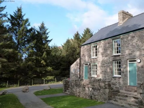 House Dwy Llithfaen
