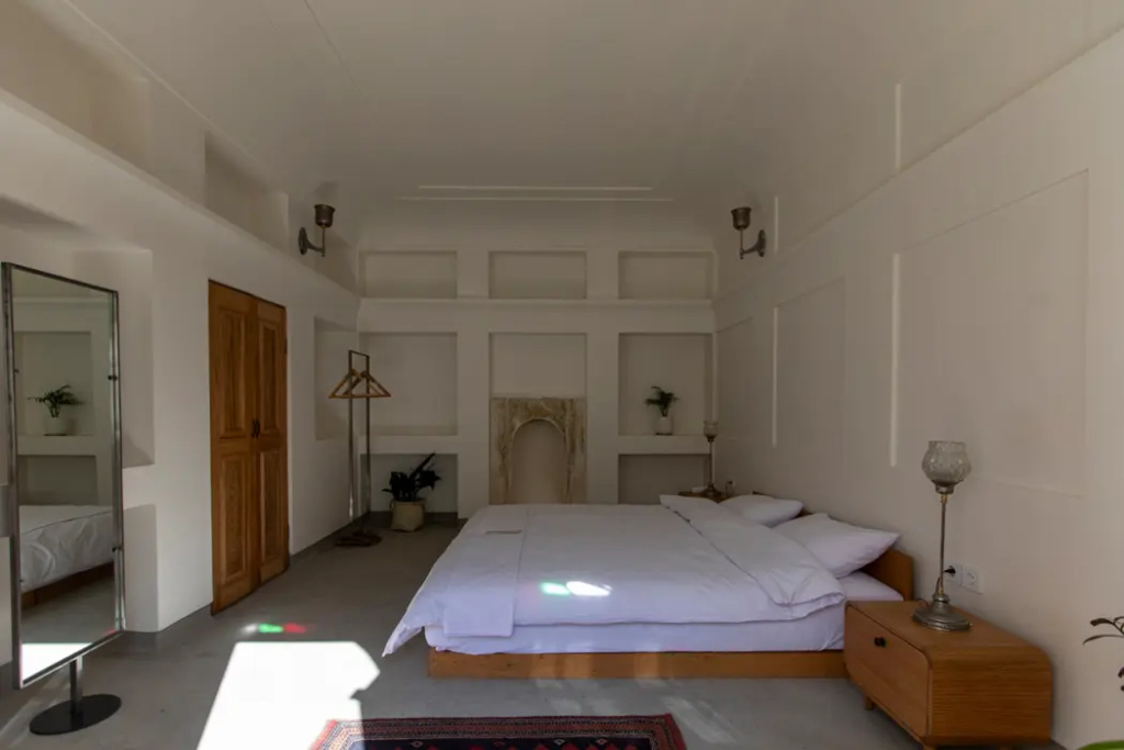 JoyBar Boutique Hotel
