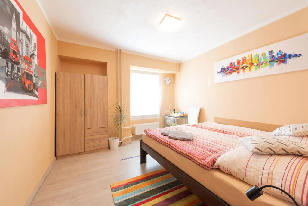 Cozy room with private bathroom, 9mins oldtown, 15mins airport, WiFi