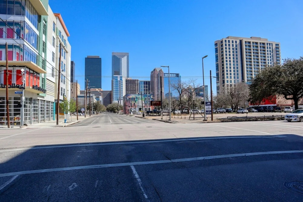 Recently Upgraded Downtown Great Amenities