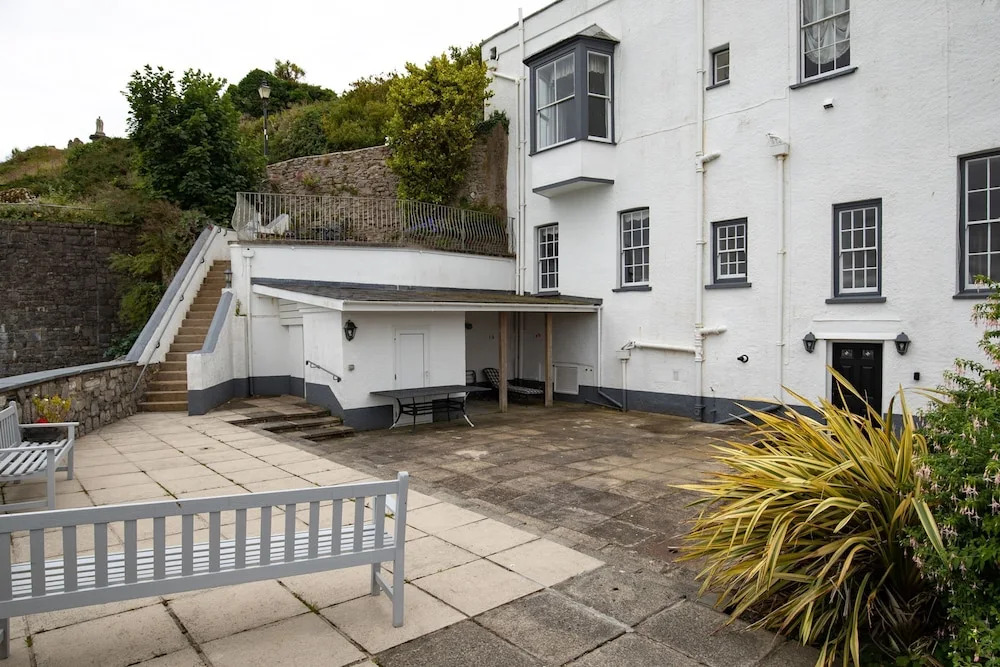 Laston Garden Apartment - Sea Views Large Terrace