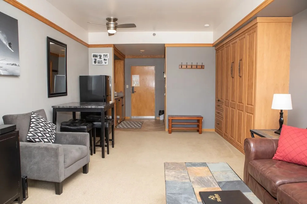 2752 Slopeside