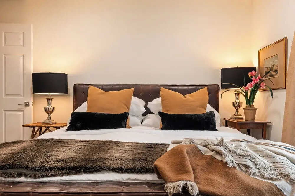 < 1 Mi to Georgetown Square: Pet-friendly Getaway!