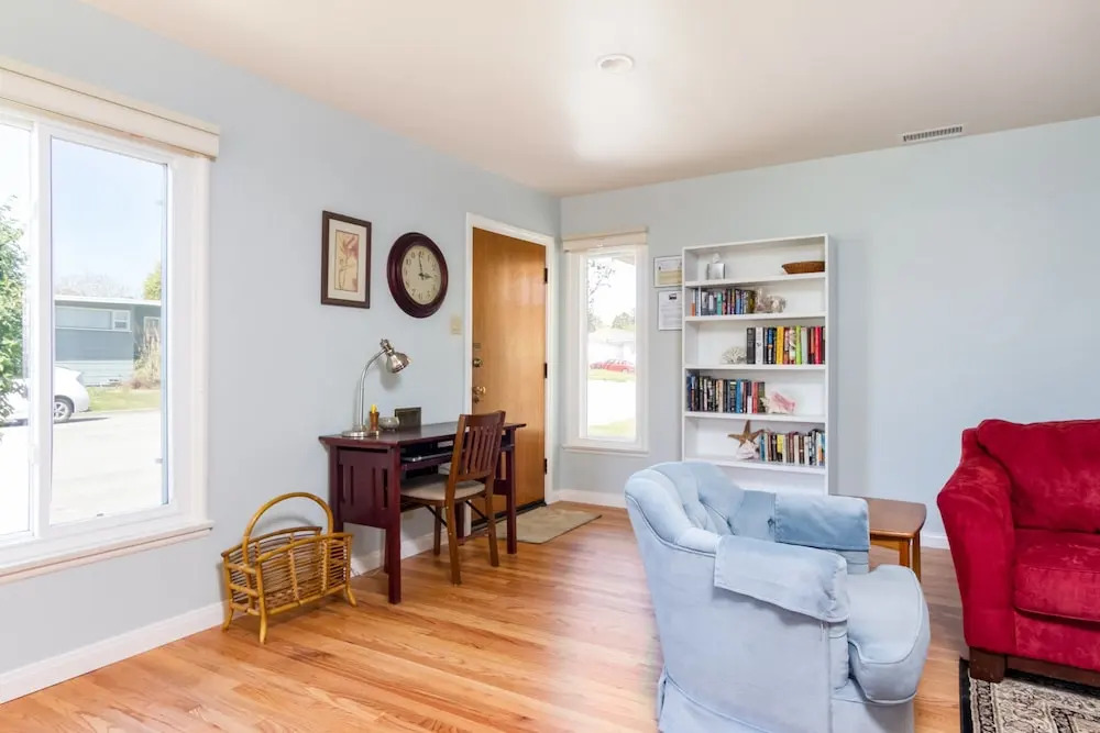 Delightful 2BR Ventura Duplex by RedAwning