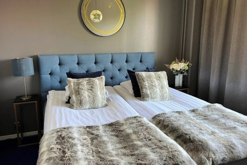 Hotel Golden Circle Suites