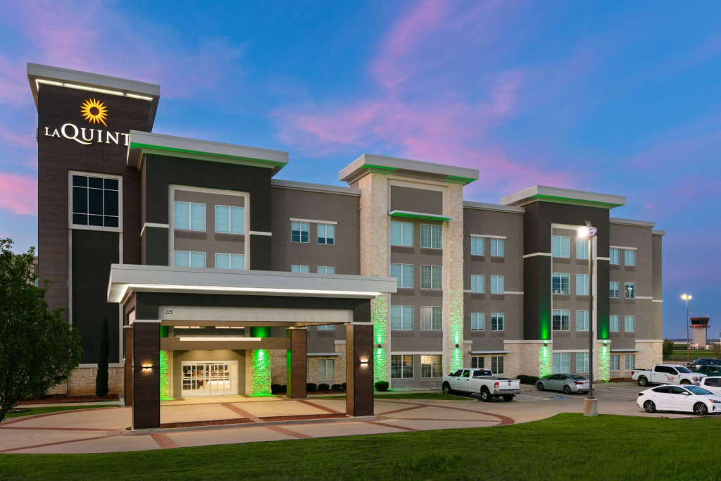 La Quinta Inn & Suites by Wyndham Ft Worth-Burleson