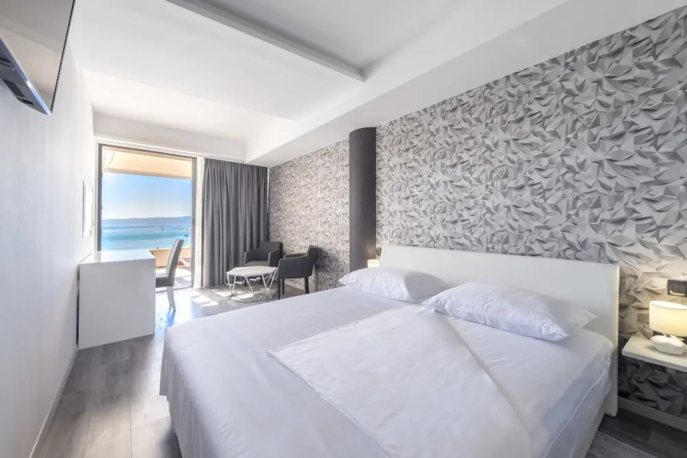 Sea View Luxury Rooms Seven of Nine