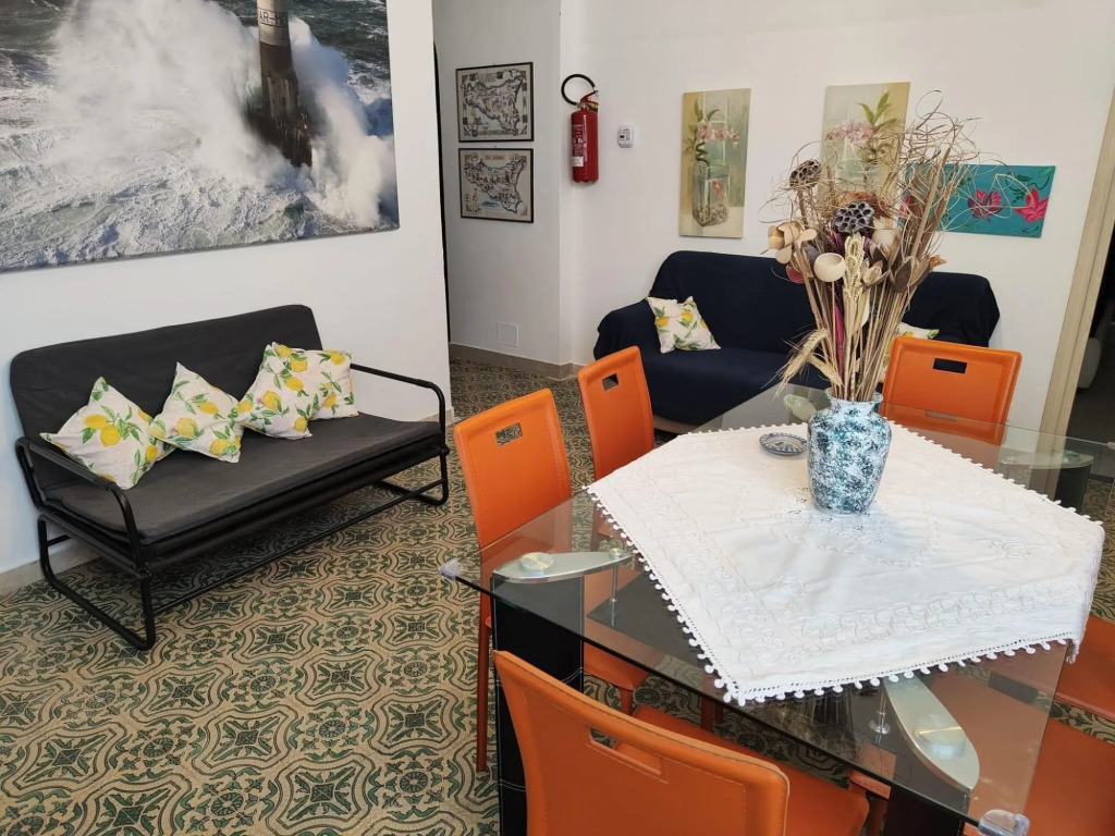Seafront Apartment in Villa with Swimming Pool and Parking
