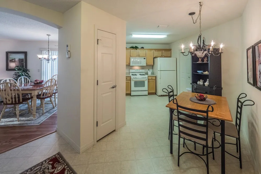 Estill Avenue 1240 by White Pelican VR