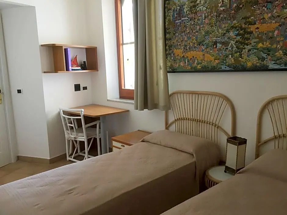 VelaLatina Residence B&B Soverato - Camera Maestrale & Camera Tramontana