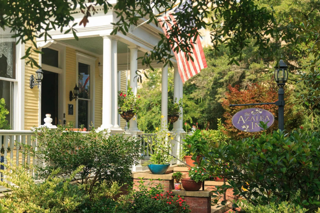 Azalea Inn and Villas