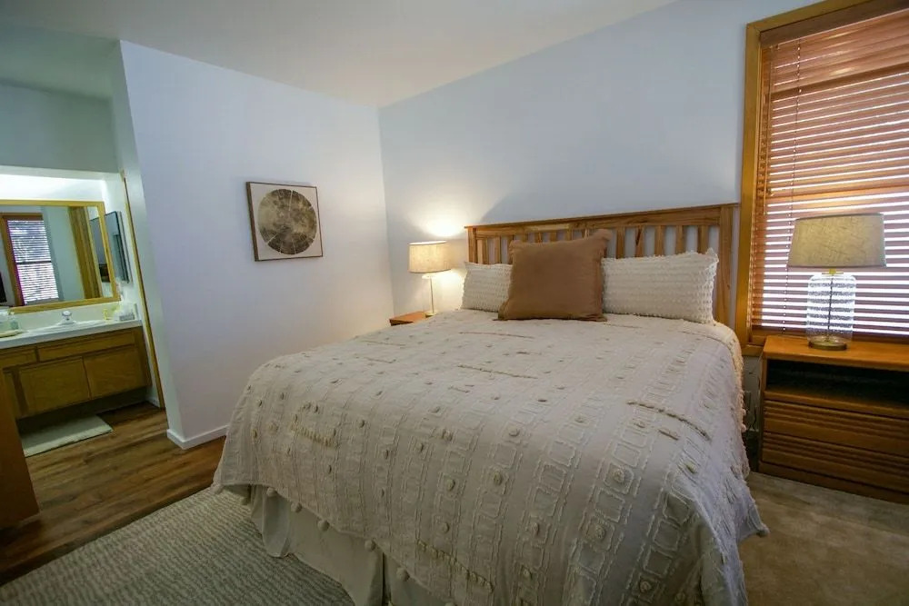 Snowcreek #887 2 Bedroom Condo by RedAwning