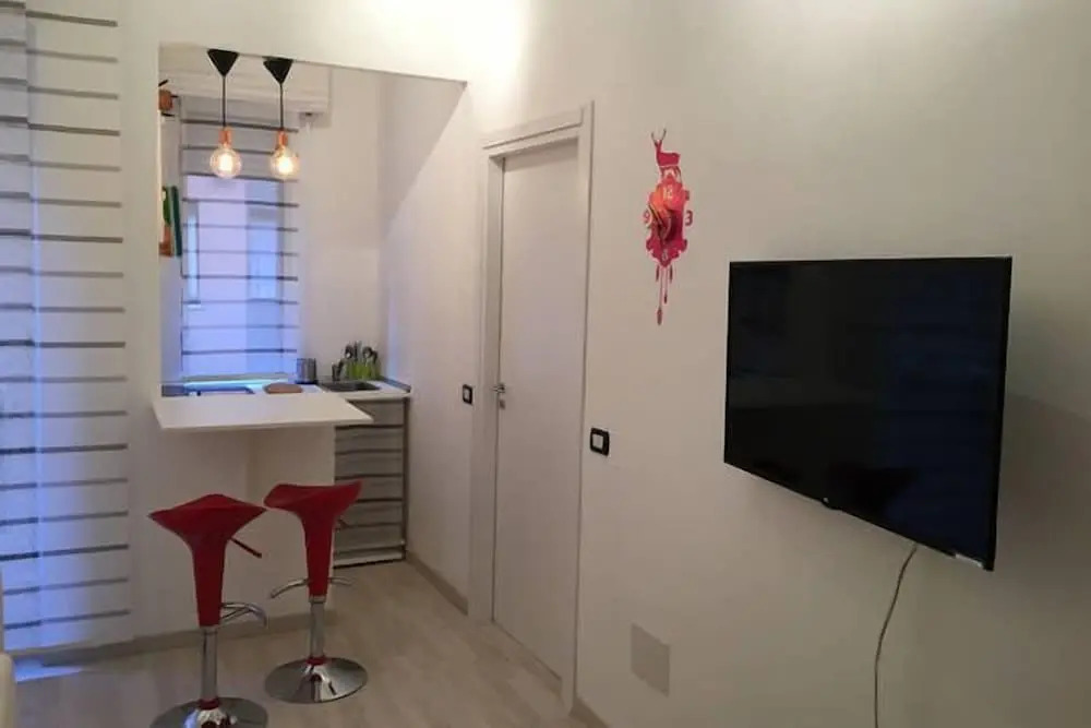 Superb White Flat