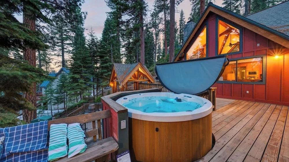 Grand Elk Chalet by Avantstay Private Beach + Pier + Hot Tub Historic A-frame in Carnelian Bay Near Tahoe City + Hiking Trails