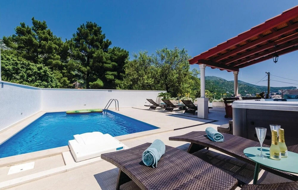 Beautiful Home in Zaton Mali With Wifi and 3 Bedrooms