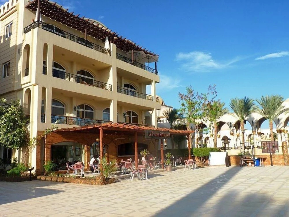 Palm Beach Piazza Apartments