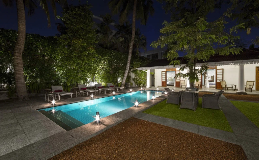 Maniumpathy Hotel