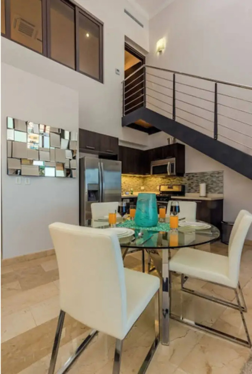 Top Floor Corner Condo w Amazing Views 2BR 3BA