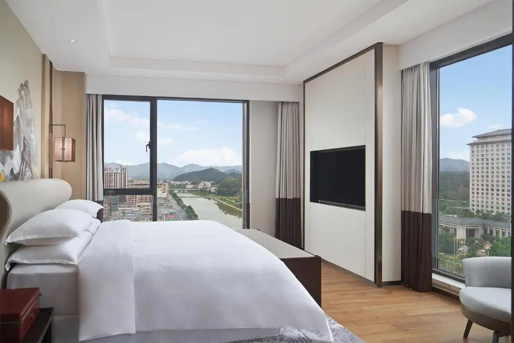 Sheraton Yunfu Xinxing Hotel