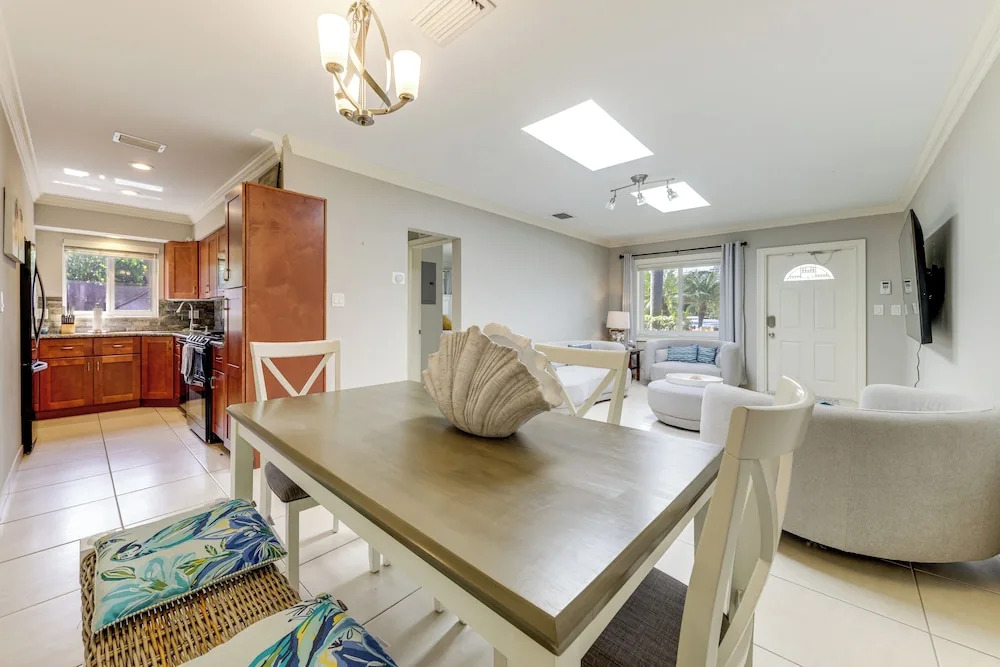 1 Block to Beach! Pompano Apt w/ Pool Access