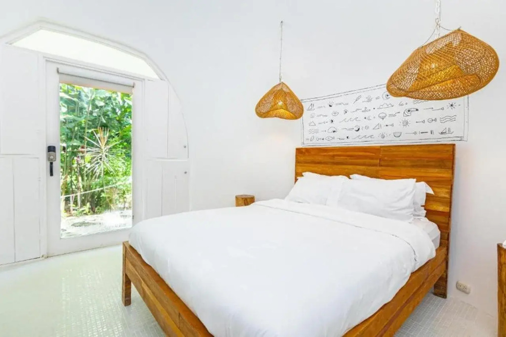 Igloo Beach Lodge