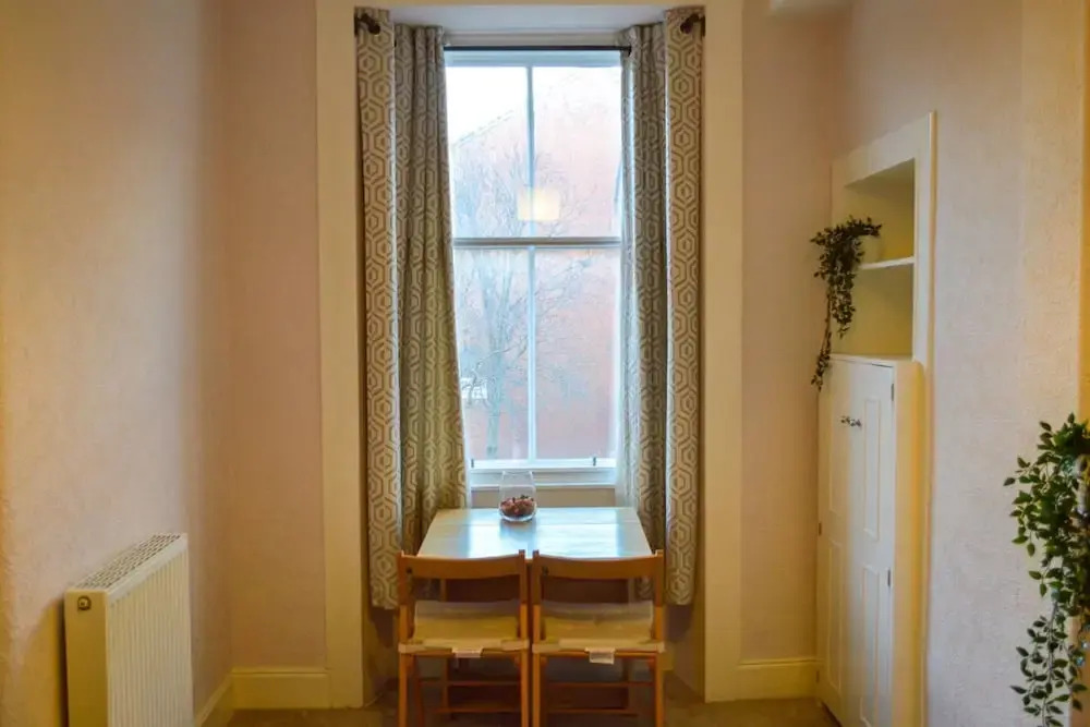 Cosy One Bed West End Flat Ideal for Tourists