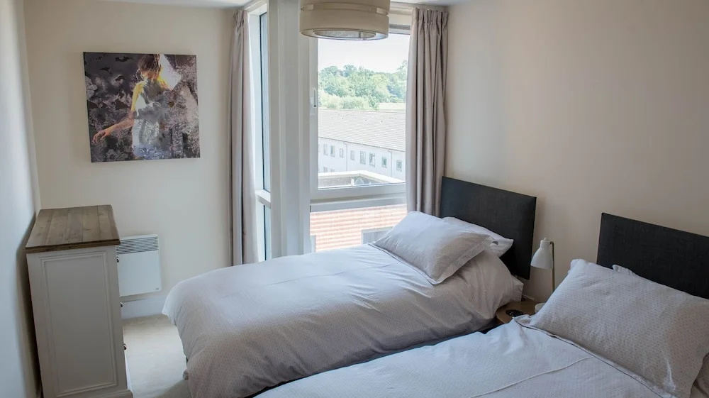 2 Bed 2 Bath Waterfront Views Parking 4th Flr