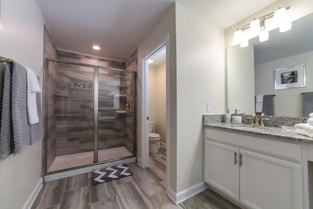 Cool and Modern 5 Bed 4 Ba Game Room Pool Spa 4724sh
