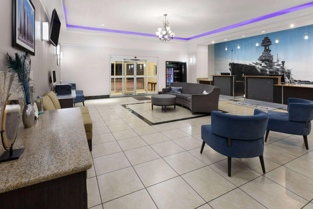 La Quinta by Wyndham Deer Park