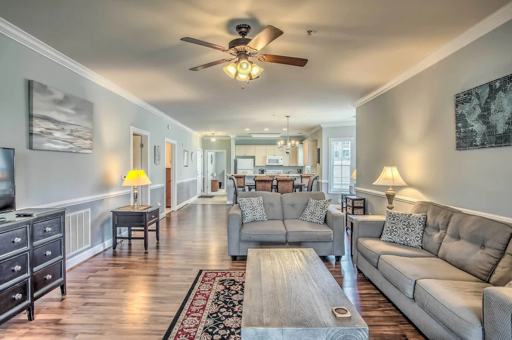 Chic Myrtle Beach Condo w/ Community Pool!