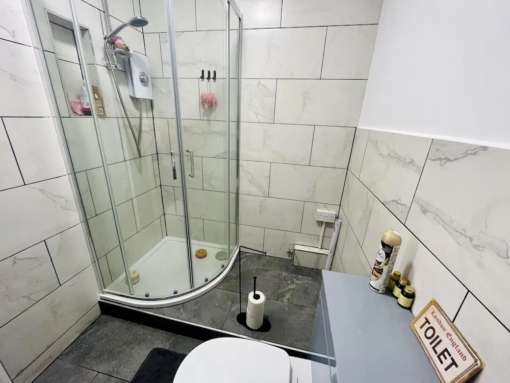 Newly Refurbished 1-bed Apartment in Croydon Se25