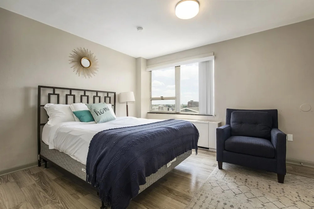 TWO Bold 1 BR CozySuites for your Louisville Getaway
