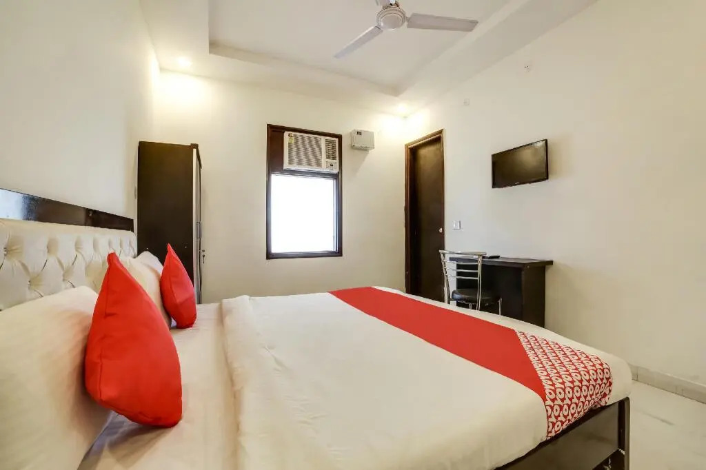 The Cozy Inn by OYO Rooms