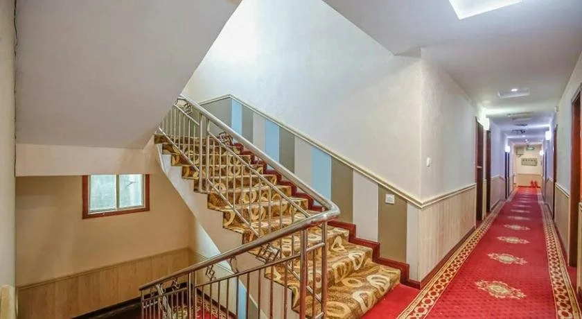 Yuhang Business Hotel