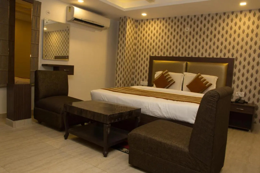 Hotel Pawan Plaza - Near BLK and Ganga Ram Hospital - Karol Bagh