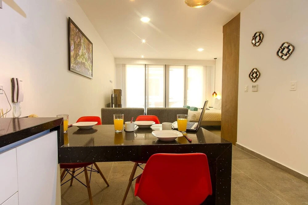 Bright Studio on 5th Avenue with a Rooftop Pool which has Ocean View!